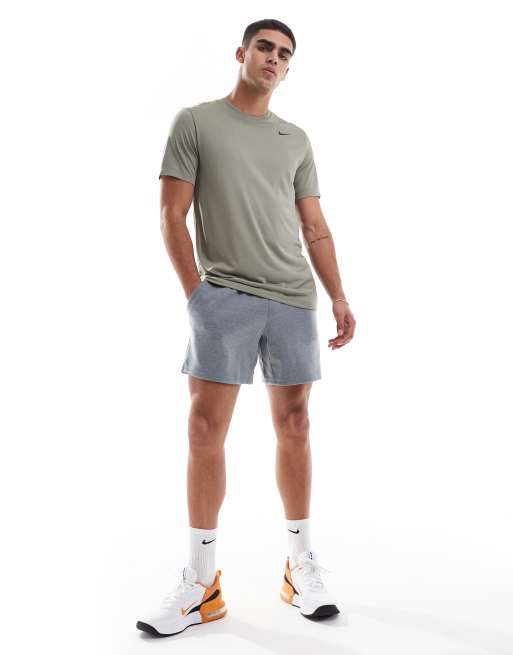 Nike Training – Legend Dri-FIT – T-Shirt in hellem Military-Grün, 3 von 4
