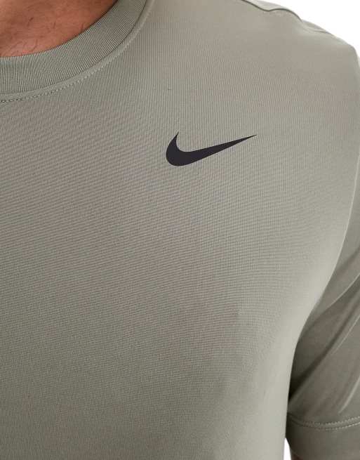 Nike Training – Legend Dri-FIT – T-Shirt in hellem Military-Grün, 4 von 4