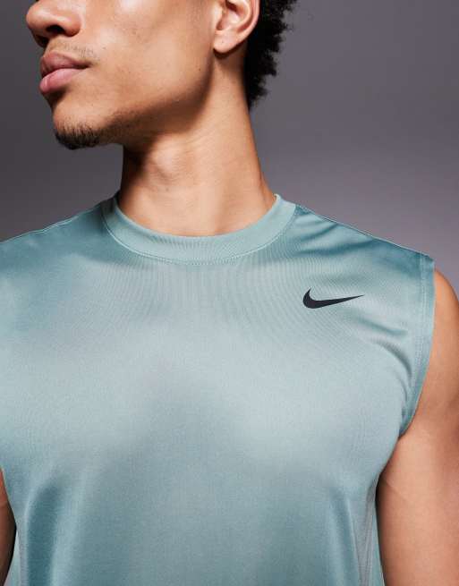 Nike Training – Legend Dri-FIT – Trägertop in Grün, 5 von 5