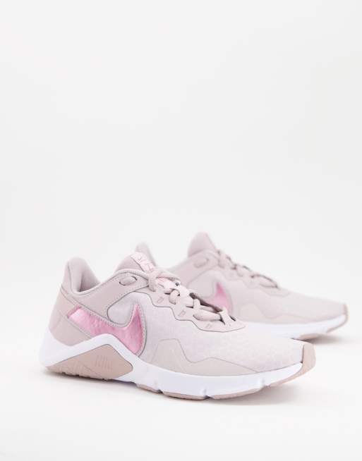 Nike Training Legend Essential 2 Sneakers oro rosa