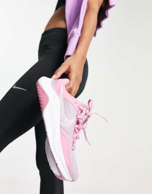 Nike Training – Legend Essential 3 – Sneaker in Rosa , 3 von 4