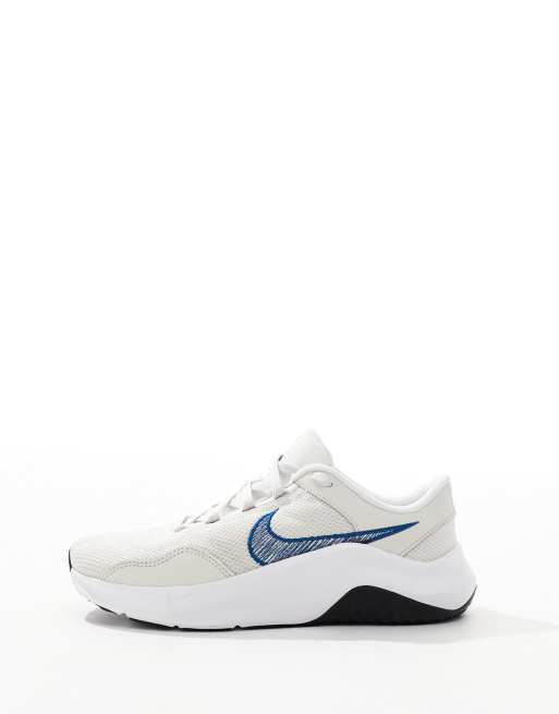 Nike Training Legend Essential 3 Sportschuhe in WeiB und Blau ASOS