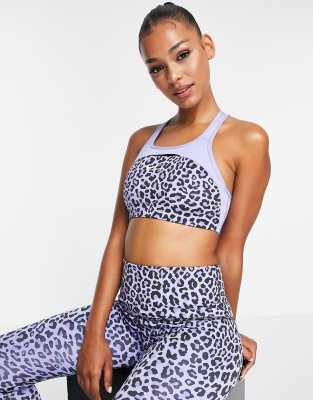 Nike Training - Leopard - Sport-BH in Flieder mit mittlerer Stützfunktion-Lila