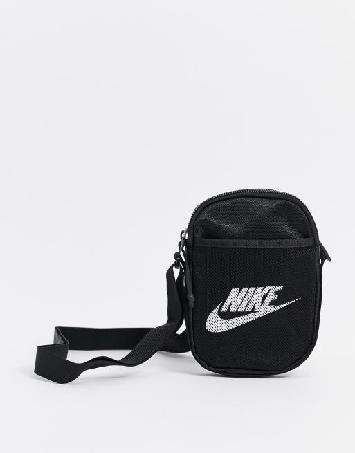 resterende Ellers ansvar Nike Training logo side bag in black | ASOS