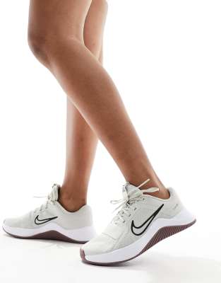 Nike Training - MC 2 - Sneaker in gebrochenem Weiß-Neutral