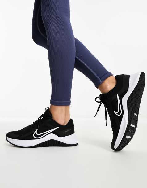 Ladies black shop nike sneakers