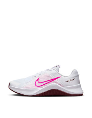 Nike Training - MC 2 - Sportschuhe in Weiß und kräftigem Rosa