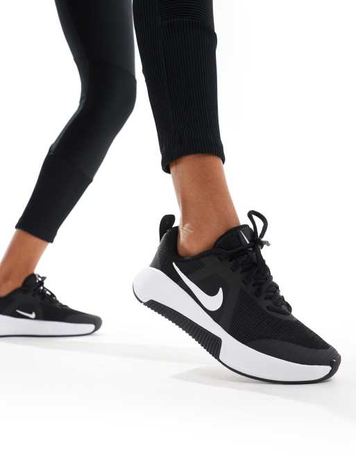 Nike Training MC 3 Sneaker in Schwarz und WeiB