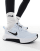 Thumbnail 1 van 5