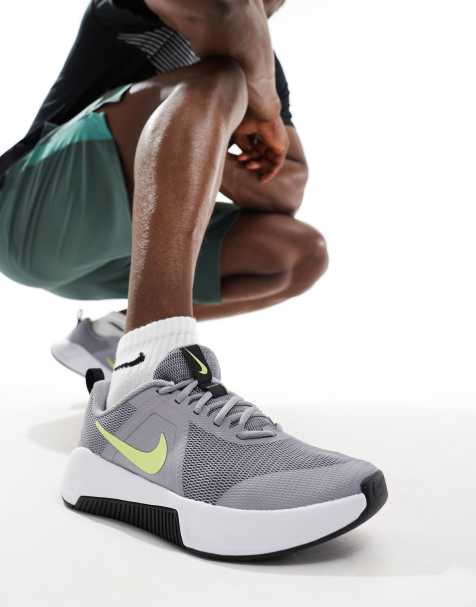 Nike Training - MC 3 - Sneakers in grijs - view 1