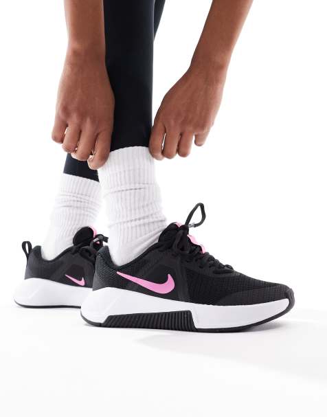 Nike Training - MC 3 - Sneakers in zwart met roze - view 1