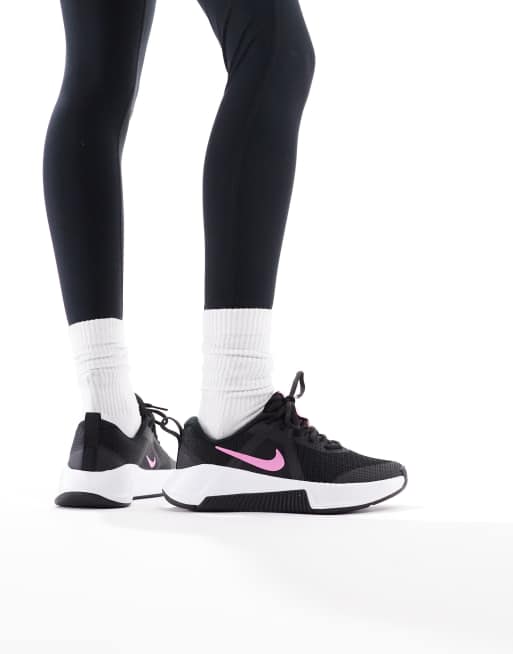 Nike Training – MC 3 – Svarta och rosa träningsskor, 3 av 5