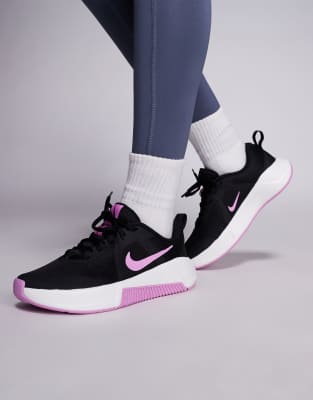 Nike Training MC 3 trainers in black and pink