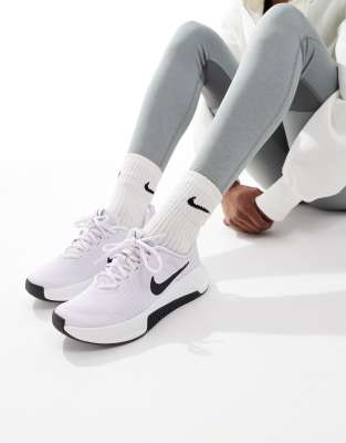 Nike Training Nike Training MC 3 trainers in lilac and white-Purple