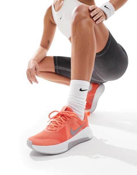 Nike Training MC 3 trainers in orange - view 1