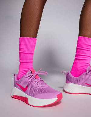 Nike Training MC 3 trainers in pink