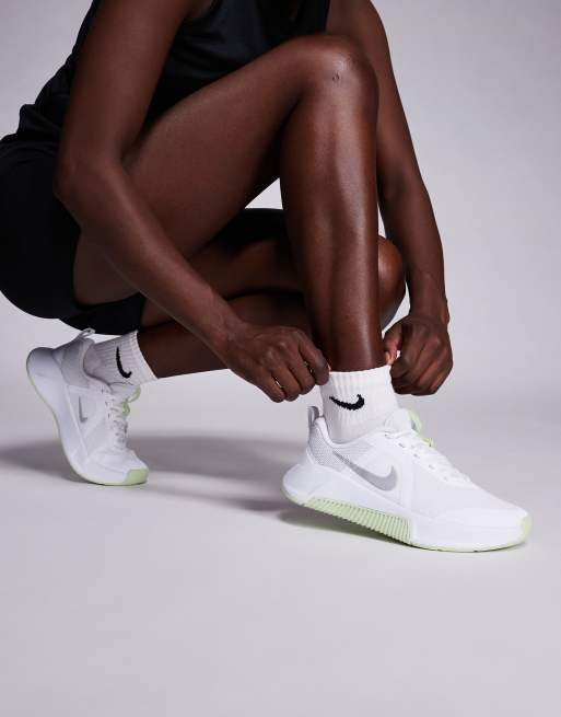 Nike Training MC 3 trainers in white and green, 3 of 5
