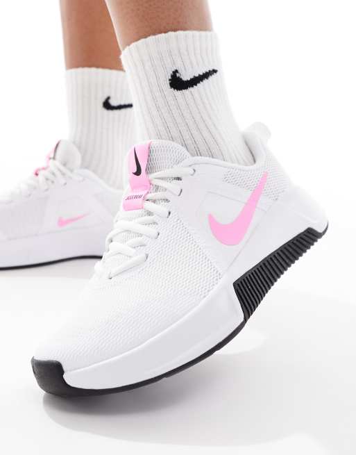 Nike Training MC 3 trainers in white and pink, 3 of 5