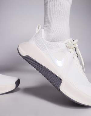 Nike Training MC 3 trainers in white
