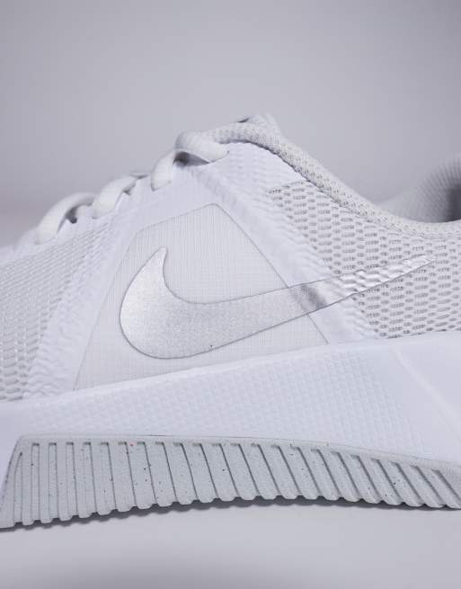Nike Training MC 3 trainers in white, 4 of 5