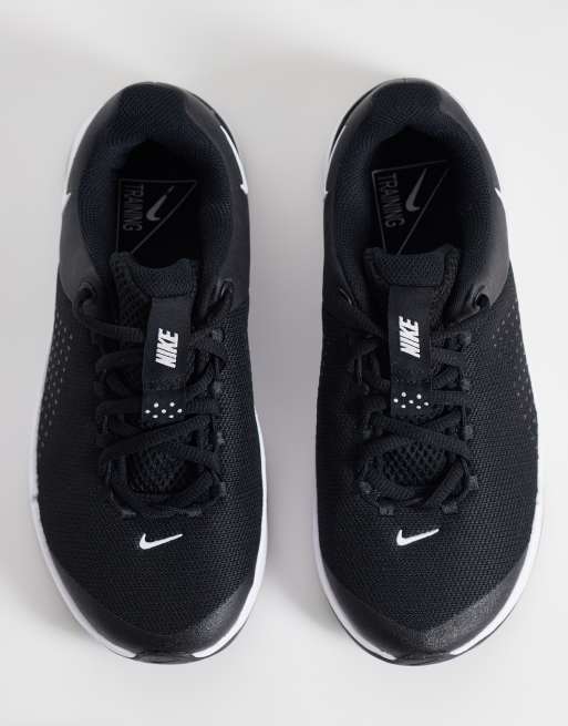 Nike Training MC 4 sneakers in zwart, 2 van 5