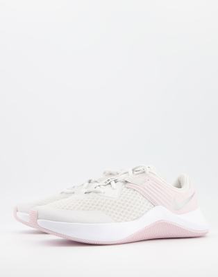Nike Training – MC – Sneaker in Rosa