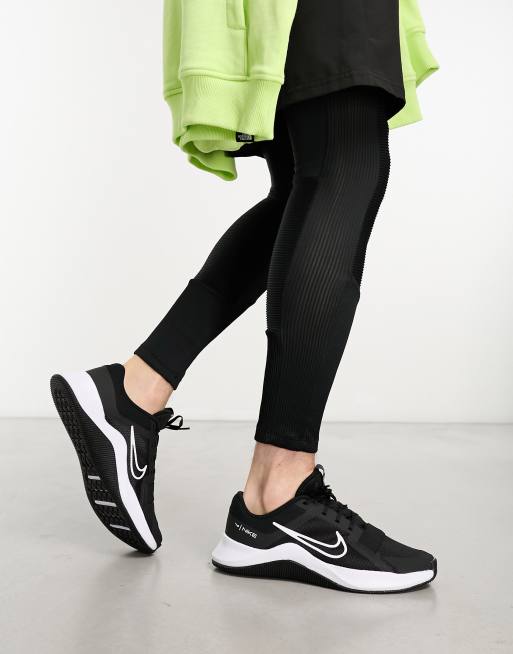 Nike Training MC Sneakers in zwart en wit, Nike Short leggings with logo, Women's Clothing