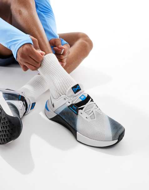 Nike Training – Metcon 10 – Sneaker in Grau und Schwarz - view 1