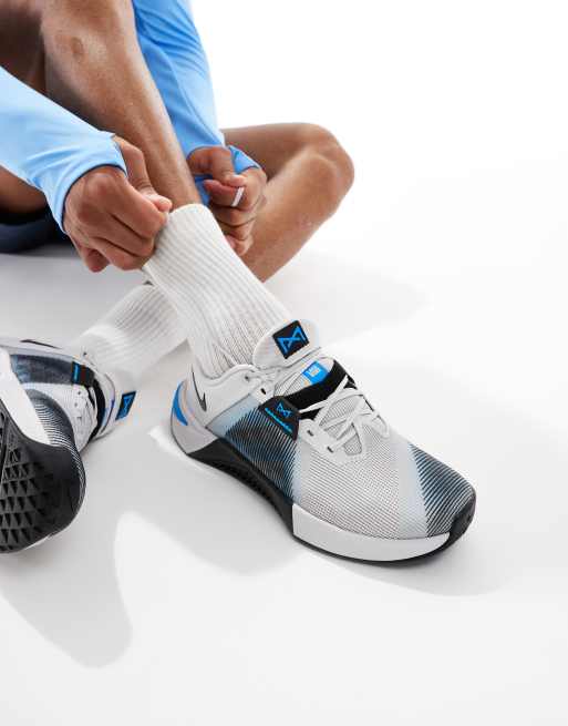 Nike Training – Metcon 10 – Sneaker in Grau und Schwarz
