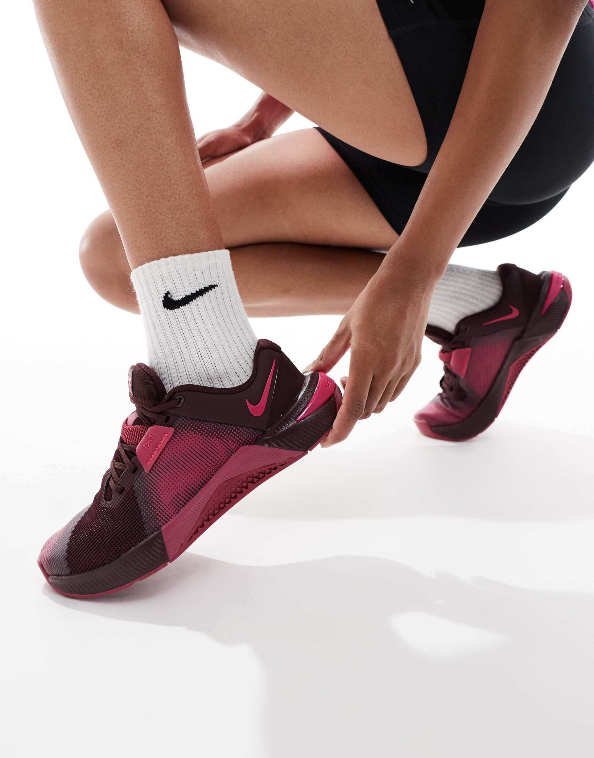 nike training metcon 10 sneakers in burgundy