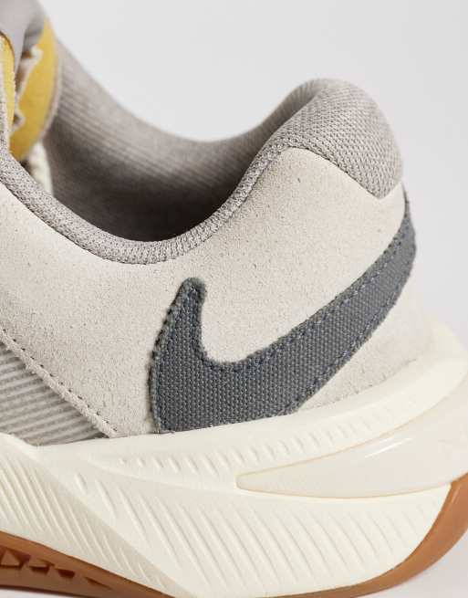 Nike Training Metcon 10 sneakers in ivoorwit en grijs, 2 van 5