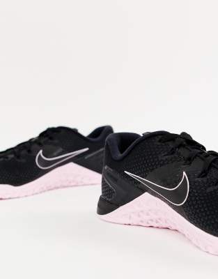 nike training metcon 4 trainers in black