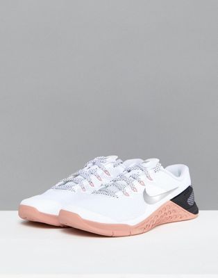 nike training metcon 4 trainers in white