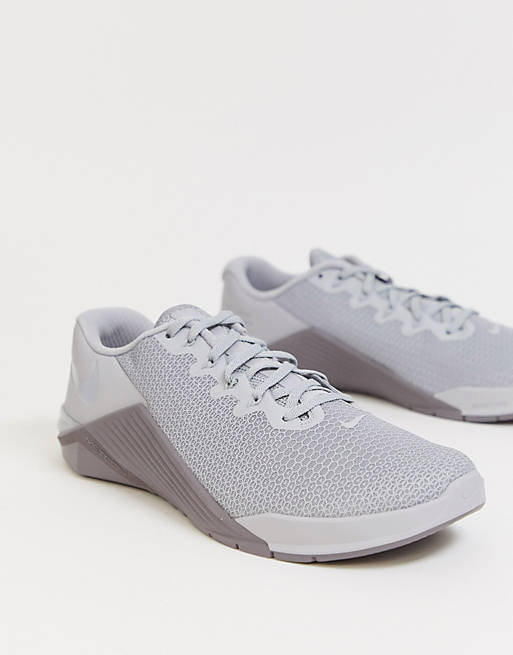 Sustancial orquesta fútbol americano Nike Training Metcon 5 Sneakers in gray | ASOS