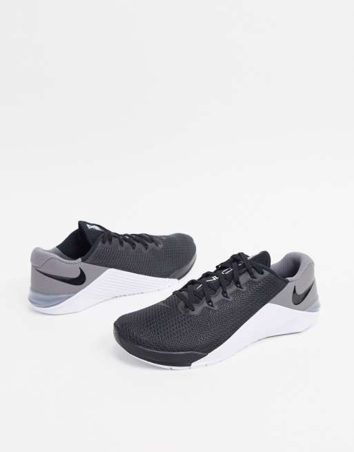 Nike metcon 5 discount zwart