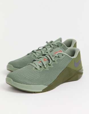 Nike Training Metcon 5 trainer in khaki 