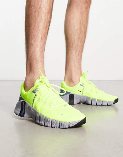 Nike Training Metcon 5 trainer in volt ASOS