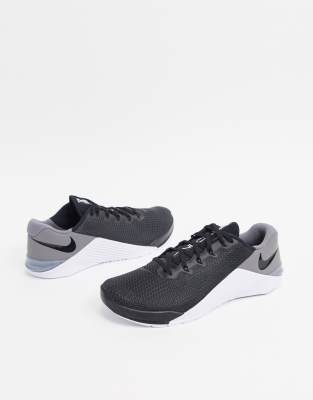 Nike Training Metcon 5 trainers in 