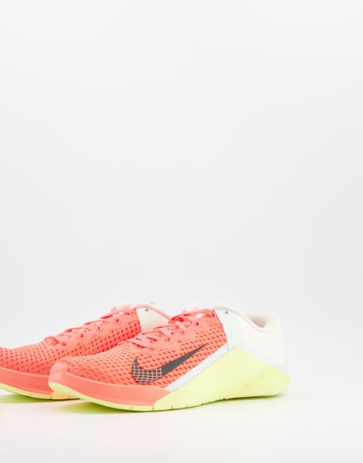 Nike Training - Metcon 6 - Sneakers in oranje
