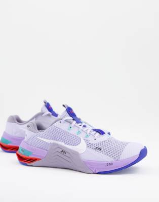 nike training metcon 2 sneakers in white and lilac