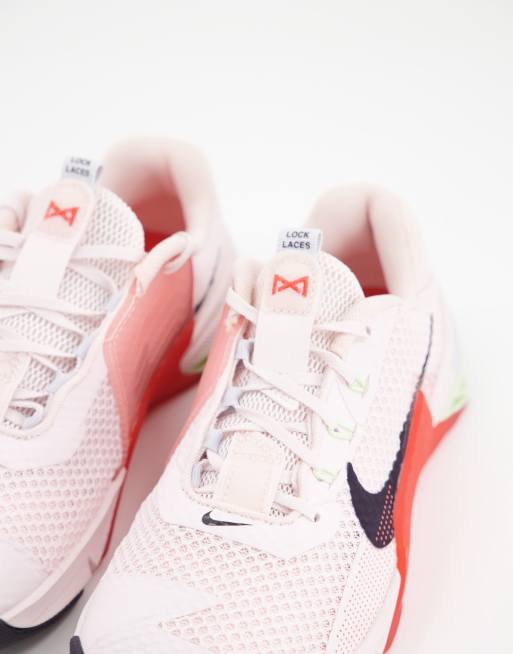 Nike clearance pink metcon