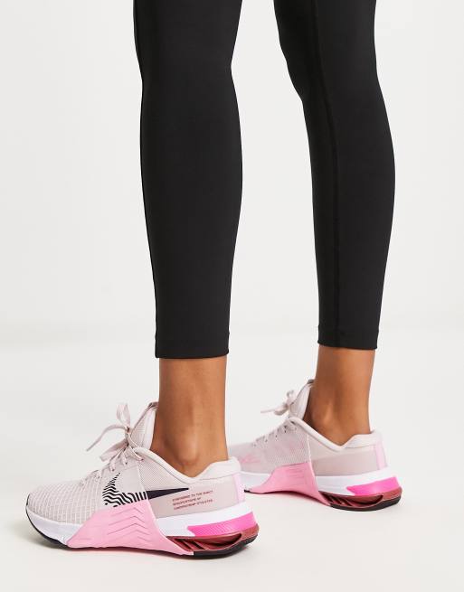 Nike Training – Metcon 8 – Jasnoróżowe buty sportowe | ASOS