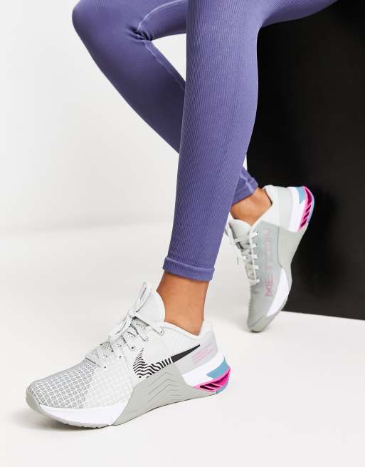 Nike Training Metcon 8 trainers in light silver | ASOS