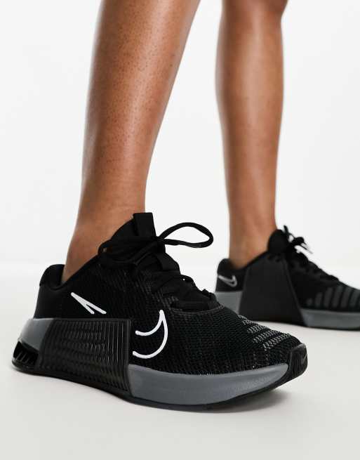 Nike Training Metcon 9 Baskets pour femme Noir