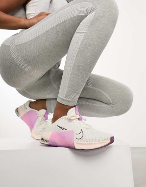 Nike Training – Metcon 9 – Buty sportowe w kolorze białym i fioletowym