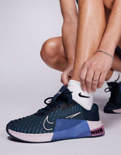 Nike Training Metcon 9 sneakers in navy and pink | ASOS display picture 2
