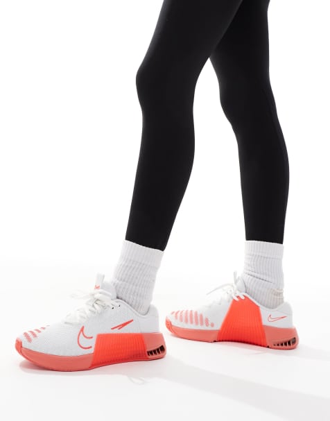 Nike Training Metcon 9 sneakers in white and pink - view 1