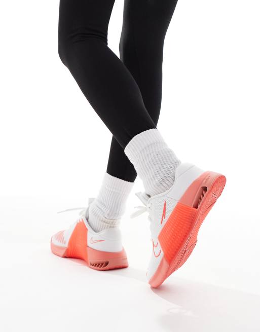 Nike Training Metcon 9 sneakers in white and pink , 3 of 5