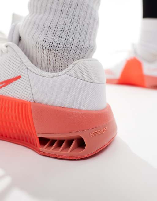 Nike Training Metcon 9 sneakers in white and pink , 4 of 5