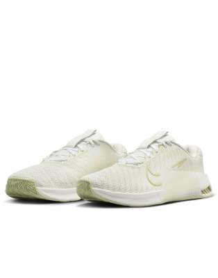 Nike Training Metcon 9 trainers in cream and gold-Green